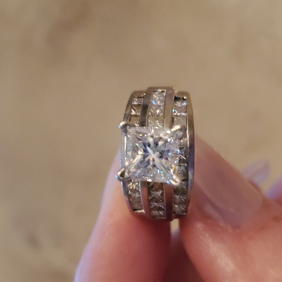 Platinum Total 4.07 Carats Diamond Ring - Picture 1 of 7
